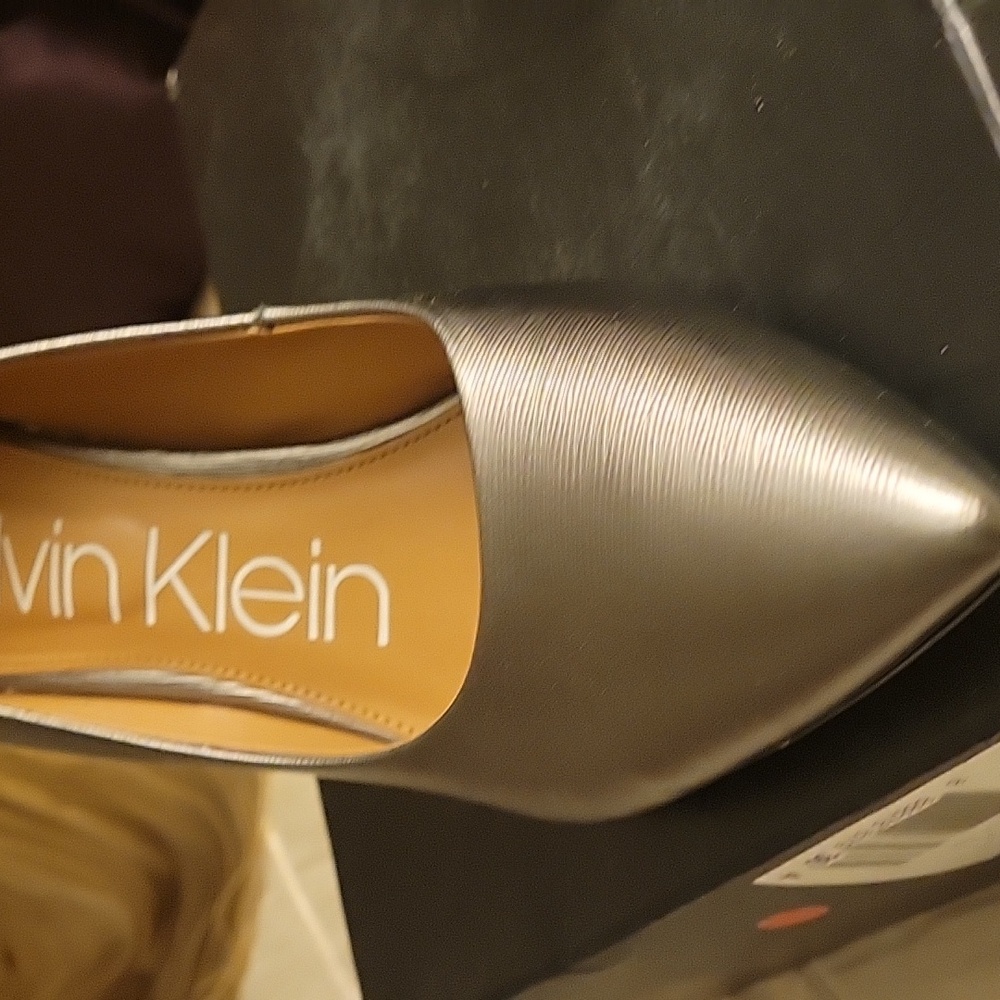 Shoes - Picture 5 of 7